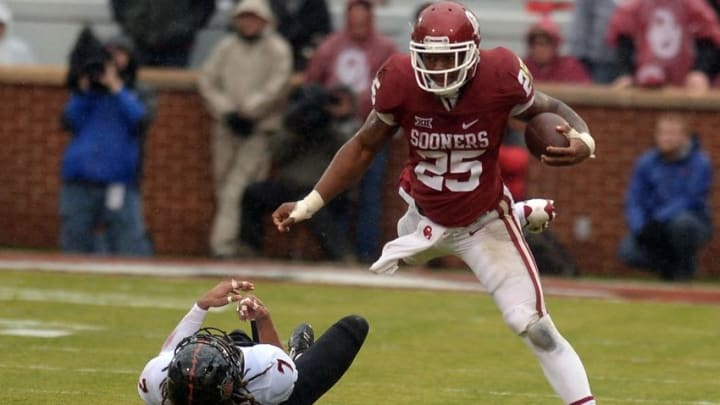 Dec 3, 2016; Norman, OK, USA; Oklahoma Sooners running back Joe Mixon (25) eludes a tackle attempt by Oklahoma State Cowboys cornerback Ramon Richards (7) during the second quarter at Gaylord Family - Oklahoma Memorial Stadium. Mandatory Credit: Mark D. Smith-USA TODAY Sports