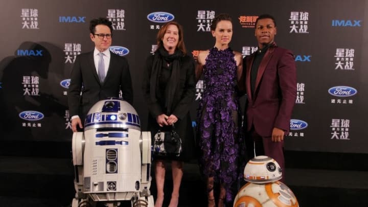 SHANGHAI, CHINA - DECEMBER 27: (CHINA OUT) (L-R) American director J.J. Abrams, American actress and scriptwriter Carrie Fisher, British actress Daisy Ridley and British actor John Boyega attend premiere of new film 'Star Wars: The Force Awakens' directed J. J. Abrams on December 27, 2015 in Shanghai, China. (Photo by ChinaFotoPress/ChinaFotoPress via Getty Images)