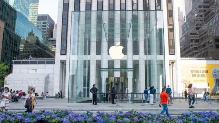 NEW YORK, NEW YORK - MAY 02: Flowers are displayed outside the Apple Store at the Fifth Avenue Blooms Mother’s Day installation along Fifth Avenue amid the coronavirus pandemic on May 2, 2021 in New York City. The annual event which was cancelled in 2020 due to the coronavirus pandemic has returned. It consists of ten large rivers of flowers, 999 planted grow bags in total, 7,000 flowers and 17,000 gallons of soil; each block is a different color palette. The installation runs until May 14th. (Photo by Alexi Rosenfeld/Getty Images)