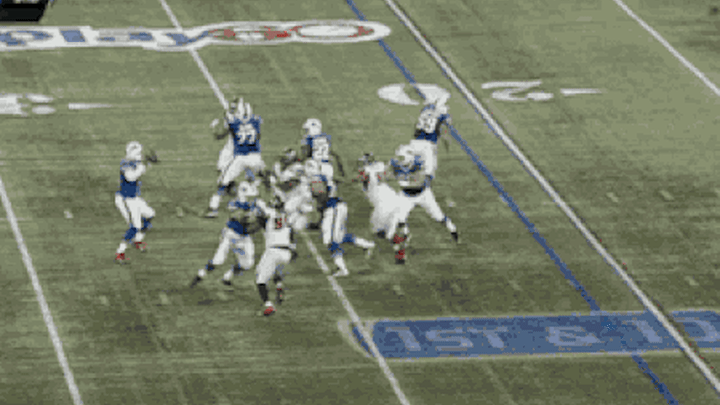 Fred Jackson Jukes His Way into the End Zone for 21-Yard TD Against Falcons