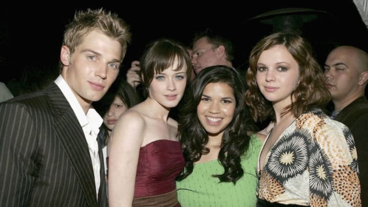 HOLLYWOOD - MAY 31: (L to R) Actors Mike Vogel, Alexis Bledel, America Ferrera and Amber Tamblyn pose at the premiere after party for "The Sisterhood of the Traveling Pants" at the Sky Bar May 31, 2005 in Hollywood, California. (Photo by Frazer Harrison/Getty Images)