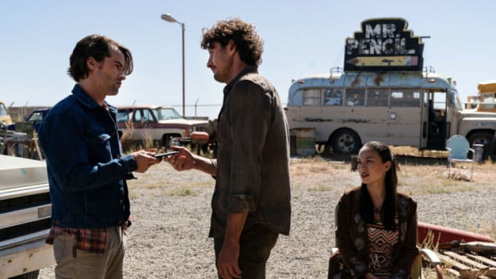 Roswell, New Mexico -- “Dear Mama” -- Image Number: ROS404b_0488r -- Pictured (L - R): Andrew Lees as Clyde, Michael Vlamis as Michael Guerin, and Zoe Cipres as Bonnie -- Photo: John Golden Britt/The CW -- © 2022 The CW Network, LLC. All Rights Reserved.