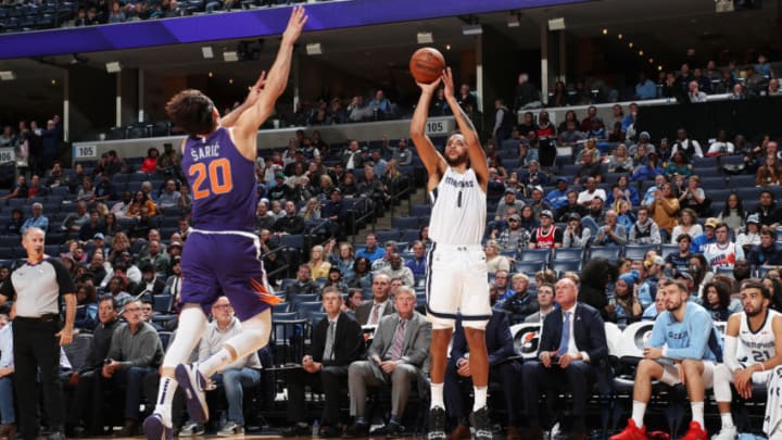 MEMPHIS, TN - NOVEMBER 2: Kyle Anderson #1 of the Memphis Grizzlies shoots a three-pointer against the Phoenix Suns on November 2, 2019 at FedExForum in Memphis, Tennessee. NOTE TO USER: User expressly acknowledges and agrees that, by downloading and or using this photograph, User is consenting to the terms and conditions of the Getty Images License Agreement. Mandatory Copyright Notice: Copyright 2019 NBAE (Photo by Joe Murphy/NBAE via Getty Images)