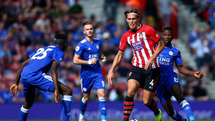 SOUTHAMPTON, ENGLAND - AUGUST 25: Onyinye Wilfred Ndidi of Leicester City puts pressure on Jannik Vestergaard of Southampton during the Premier League match between Southampton FC and Leicester City at St Mary's Stadium on August 25, 2018 in Southampton, United Kingdom. (Photo by Jordan Mansfield/Getty Images)