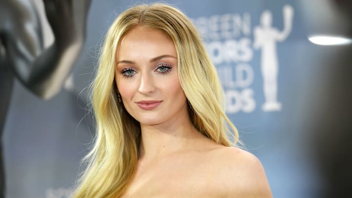Sophie Turner shows off baby bump again while out with Joe Jonas.