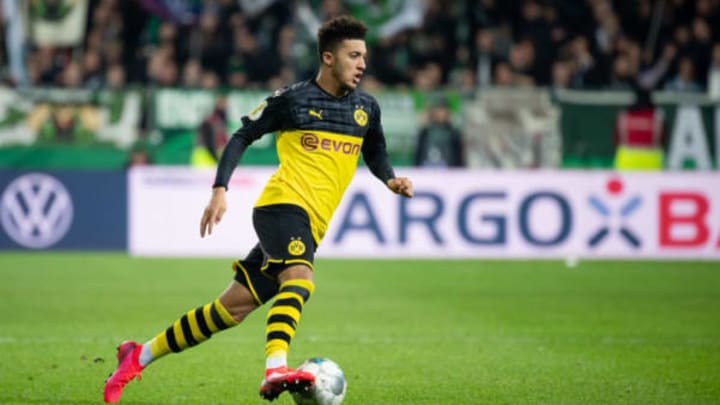 BREMEN, GERMANY – FEBRUARY 04: (BILD ZEITUNG OUT) Jadon Sancho  controls the ball during the DFB Cup round of sixteen match between SV Werder Bremen and Borussia Dortmund at Wohninvest Weserstadion on February 4, 2020 in Bremen, Germany. (Photo by Max Maiwald/DeFodi Images via Getty Images)
