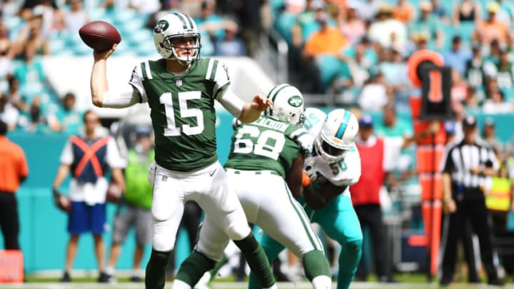 MIAMI GARDENS, FL - OCTOBER 22: Quarterback Josh McCown #15 of the New York Jets passes during a game against the Miami Dolphins at Hard Rock Stadium on October 22, 2017 in Miami Gardens, Florida. (Photo by Rob Foldy/Getty Images)