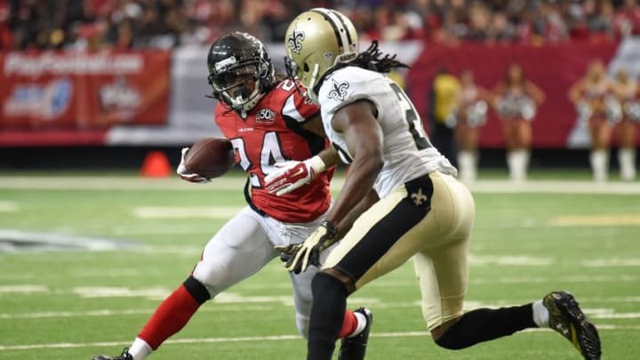 Jan 3, 2016; Atlanta, GA, USA; Atlanta Falcons running back Devonta Freeman (24) runs against New Orleans Saints defensive back Brian Dixon (20) during the second half at the Georgia Dome. The Saints defeated the Falcons 20-17. Mandatory Credit: Dale Zanine-USA TODAY Sports