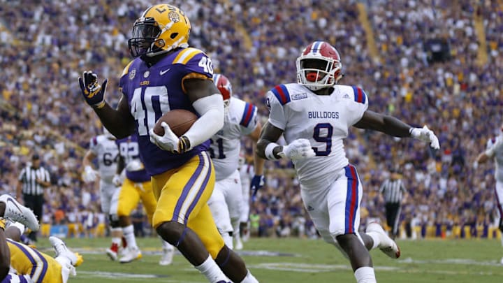 BATON ROUGE, LA - SEPTEMBER 22: Devin White #40 of the LSU Tigers returns a fumble as Teddy Veal #9 of the Louisiana Tech Bulldogs defends during the first half at Tiger Stadium on September 22, 2018 in Baton Rouge, Louisiana. (Photo by Jonathan Bachman/Getty Images)