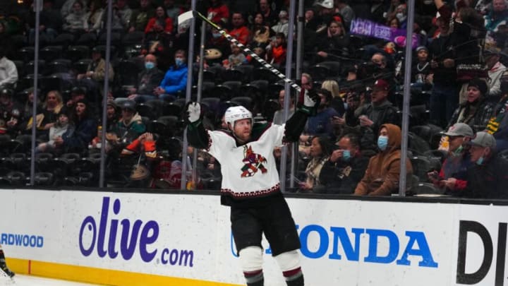 Arizona Coyotes right wing Phil Kessel (81) celebrates after goal Mandatory Credit: Kirby Lee-USA TODAY Sports