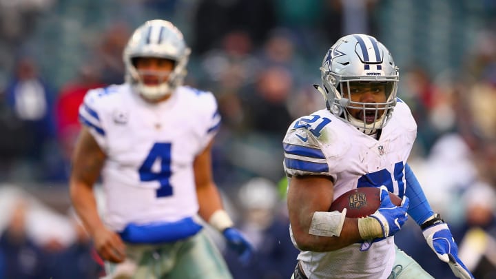 PHILADELPHIA, PA – DECEMBER 31: Running back Ezekiel Elliott #21 of the Dallas Cowboys runs the ball against the Philadelphia Eagles during the fourth quarter of the game at Lincoln Financial Field on December 31, 2017 in Philadelphia, Pennsylvania. (Photo by Mitchell Leff/Getty Images)