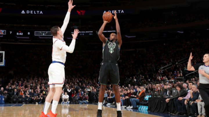 NEW YORK, NY - DECEMBER 1: Khris Middleton #22 of the Milwaukee Bucks shoots the ball against the New York Knicks on December 1, 2018 at Madison Square Garden in New York City, New York. NOTE TO USER: User expressly acknowledges and agrees that, by downloading and/or using this photograph, user is consenting to the terms and conditions of the Getty Images License Agreement. Mandatory Copyright Notice: Copyright 2018 NBAE (Photo by Nathaniel S. Butler/NBAE via Getty Images)