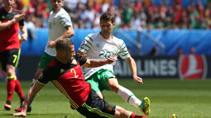 BORDEAUX, FRANCE - JUNE 18: Wes Hoolahan of Republic of Ireland and Toby Alderweireld of Belgium compete for the ball during the UEFA EURO 2016 Group E match between Belgium and Republic of Ireland at Stade Matmut Atlantique on June 18, 2016 in Bordeaux, France. (Photo by Boris Streubel - UEFA/UEFA via Getty Images)