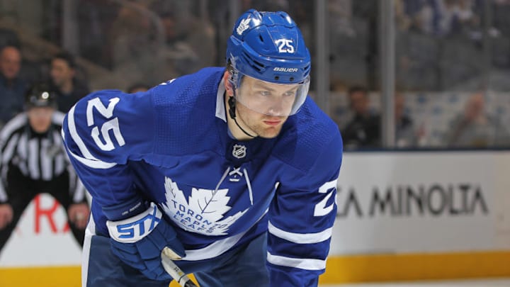 TORONTO, ON - APRIL 16: James van Riemsdyk #25 of the Toronto Maple Leafs waits for a faceoff against the Boston Bruins in Game Three of the Eastern Conference First Round during the 2018 Stanley Cup Play-offs at the Air Canada Centre on April 16, 2018 in Toronto, Ontario, Canada. The Maple Leafs defeated the Bruins 4-2. (Photo by Claus Andersen/Getty Images) *** Local Caption *** James van Riemsdyk