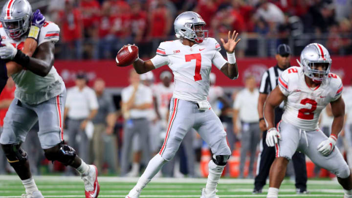 ARLINGTON, TX - SEPTEMBER 15: Dwayne Haskins #7 of the Ohio State Buckeyes looks for an open receiver against the TCU Horned Frogs in the second quarter during The AdvoCare Showdown at AT&T Stadium on September 15, 2018 in Arlington, Texas. (Photo by Tom Pennington/Getty Images)