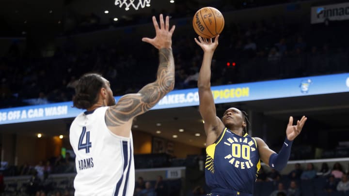 Indiana Pacers guard-forward Bennedict Mathurin shoots against Steven Adams. Mandatory Credit: Petre Thomas-USA TODAY Sports