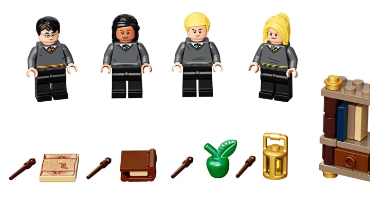 Discover the LEGO Harry Potter Student Accessory set available at LEGO.
