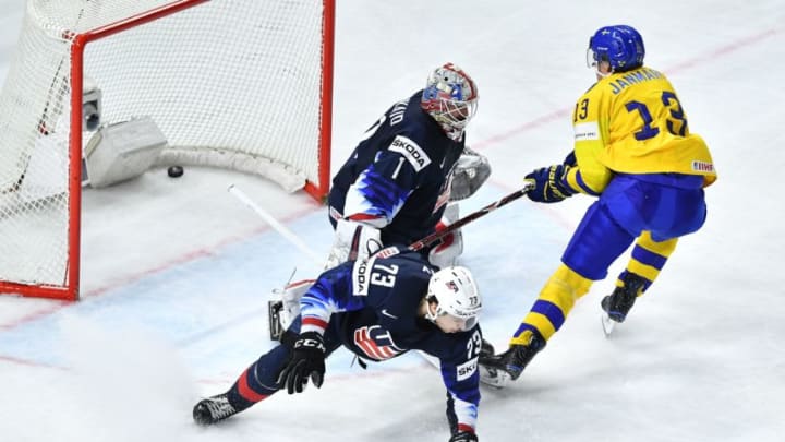 Sweden's Mattias Janmark (R) scores during the semifinal match Sweden vs USA of the 2018 IIHF Ice Hockey World Championship at the Royal Arena in Copenhagen, Denmark, on May 19, 2018. (Photo by JOE KLAMAR / AFP) (Photo credit should read JOE KLAMAR/AFP/Getty Images)
