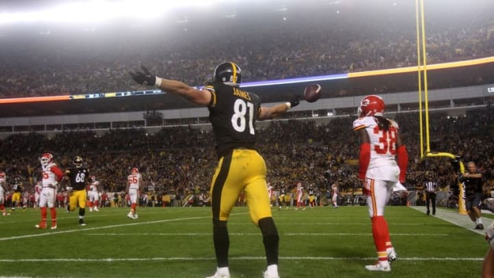 Oct 2, 2016; Pittsburgh, PA, USA; Pittsburgh Steelers tight end Jesse James (81) celebrates a touchdown in front of Kansas City Chiefs defensive back Ron Parker (38) during the first half at Heinz Field. Mandatory Credit: Jason Bridge-USA TODAY Sports