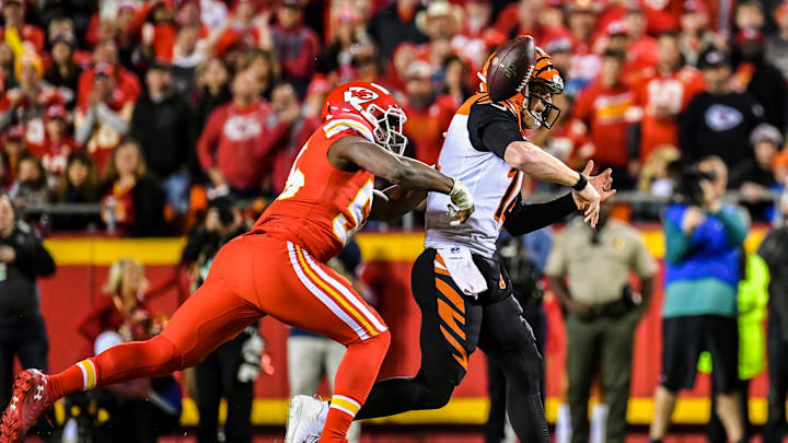 KANSAS CITY, MO – OCTOBER 21: Dee Ford #55 of the Kansas City Chiefs begins to knock the ball loose and sack Andy Dalton #14 of the Cincinnati Bengals during the first quarter of the game at Arrowhead Stadium on October 21, 2018 in Kansas City, Kansas. (Photo by David Eulitt/Getty Images)