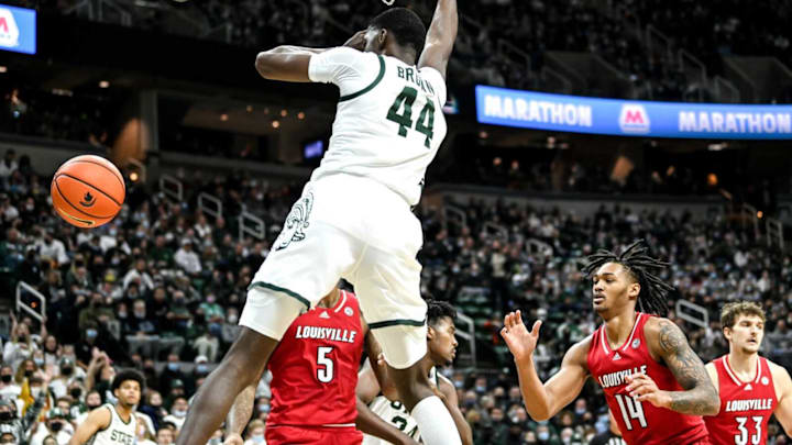 Michigan State’s Gabe Brown dunks against Louisville during the first half on Wednesday, Dec. 1, 2021, at the Breslin Center in East Lansing.211201 Msu Lville 027a