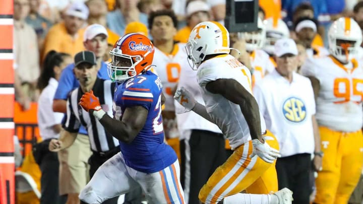 Florida Gators running back Dameon Pierce (27) runs the ball up the sideline during the football game between the Florida Gators and Tennessee Volunteers, at Ben Hill Griffin Stadium in Gainesville, Fla. Sept. 25, 2021.Flgai 092521 Ufvs Tennesseefb 39