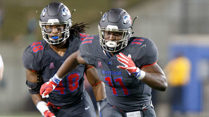 DALLAS, TX - SEPTEMBER 23: SMU Mustangs linebacker Kyran Mitchell ( DALLAS, TX - SEPTEMBER 23: SMU Mustangs linebacker Kyran Mitchell (