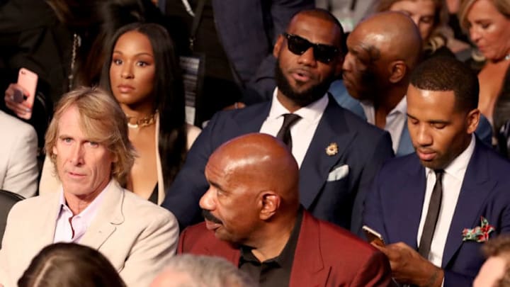 LAS VEGAS, NV - AUGUST 26: (L-R) Director Michael Bay, Savannah Brinson, actor Steve Harvey and NBA player Lebron James attend the super welterweight boxing match between Floyd Mayweather Jr. and Conor McGregor on August 26, 2017 at T-Mobile Arena in Las Vegas, Nevada. (Photo by Christian Petersen/Getty Images)