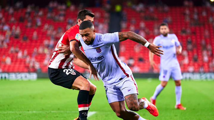 Dani Vivian competes for the ball with Memphis Depay during the LaLiga match between Athletic Club and FC Barcelona at San Mames Stadium on August 21, 2021 in Bilbao, Spain. (Photo by Pedro Salado/Quality Sport Images/Getty Images)