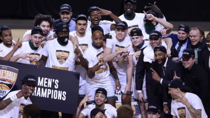 INDIANAPOLIS, INDIANA - MARCH 09: The Cleveland State Vikings celebrate winning the Horizon League Men's basketball championship after defeating the Oakland Golden Grizzlies at Indiana Farmers Coliseum on March 09, 2021 in Indianapolis, Indiana. (Photo by Justin Casterline/Getty Images)