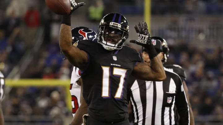 BALTIMORE, MD – NOVEMBER 27: Wide Receiver Mike Wallace #17 of the Baltimore Ravens celebrates after a catch in the fourth quarter against the Houston Texans at M&T Bank Stadium on November 27, 2017 in Baltimore, Maryland. (Photo by Scott Taetsch/Getty Images)