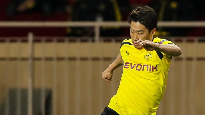 MONACO, MONACO – APRIL 19: Shinji Kagawa of Dortmund controls the ball during the UEFA Champions League quarter final second leg match between AS Monaco and Borussia Dortmund of Dortmund at Stade Louis II on April 19, 2017 in Monaco, Monaco. (Photo by TF-Images/Getty Images)