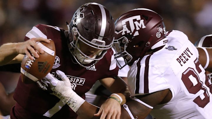 STARKVILLE, MS - OCTOBER 27: Nick Fitzgerald #7 of the Mississippi State Bulldogs is sacked by Jayden Peevy #92 of the Texas A&M Aggies during the second half at Davis Wade Stadium on October 27, 2018 in Starkville, Mississippi. (Photo by Jonathan Bachman/Getty Images)