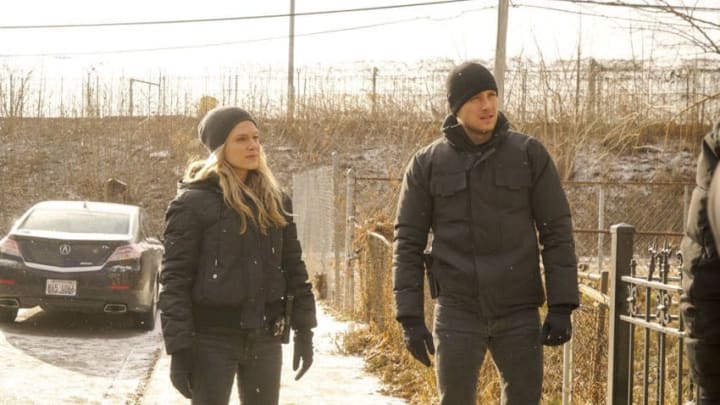 CHICAGO P.D. — “Center Mass” Episode 714 — Pictured: (l-r) Tracy Spiridakos as Hailey Upton, Jesse Lee Soffer as Jay Halstead — (Photo by: Elizabeth Sisson/NBC)