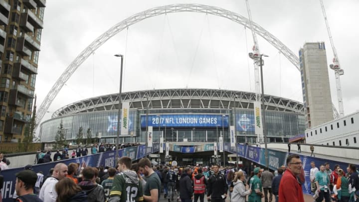 LONDON, ENGLAND - OCTOBER 01: Fans arrive at the stadium prior to kickoff the NFL game between the Miami Dolphins and the New Orleans Saints at Wembley Stadium on October 1, 2017 in London, England. (Photo by Henry Browne/Getty Images)