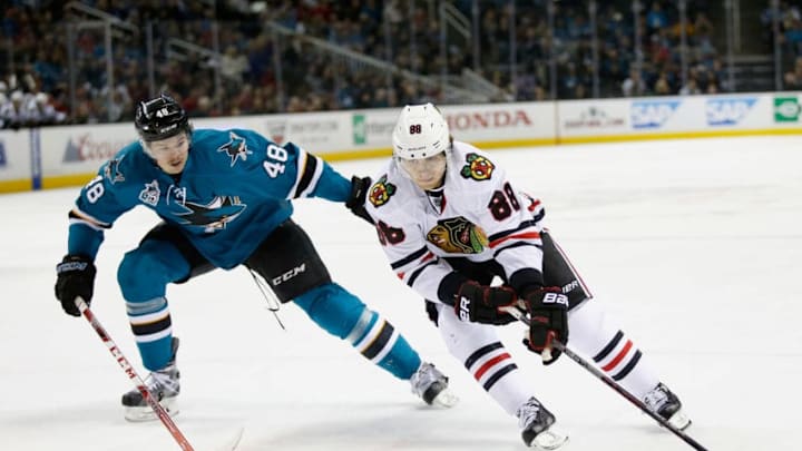 SAN JOSE, CA - NOVEMBER 25: Patrick Kane #88 of the Chicago Blackhawks tries to skate away from Tomas Hertl #48 of the San Jose Sharks at SAP Center on November 25, 2015 in San Jose, California. (Photo by Ezra Shaw/Getty Images)