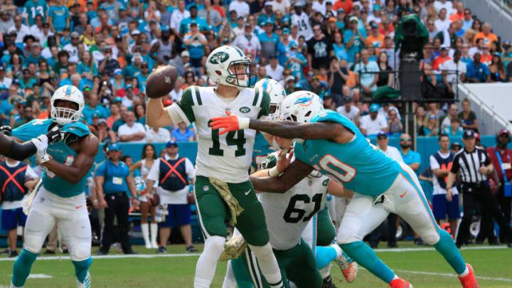 Sam Darnold #14 of the New York Jets (Photo by Cliff Hawkins/Getty Images)