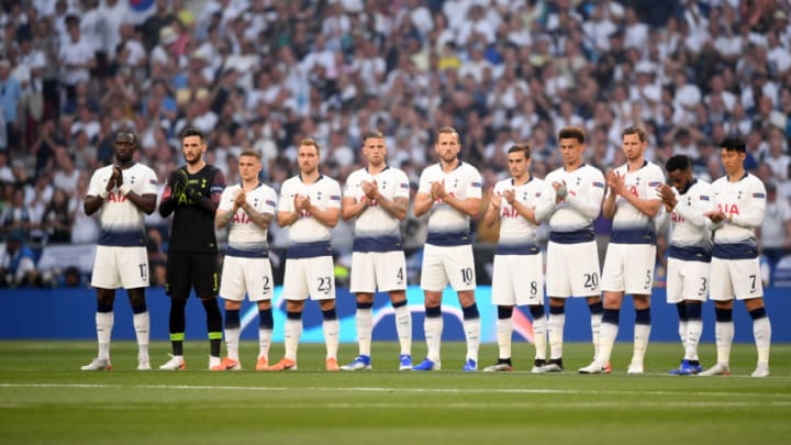 MADRID, SPAIN - JUNE 01: Tottenham Hotspur players line up prior to the UEFA Champions League Final between Tottenham Hotspur and Liverpool at Estadio Wanda Metropolitano on June 01, 2019 in Madrid, Spain. (Photo by Laurence Griffiths/Getty Images)