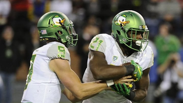 Oct 1, 2016; Pullman, WA, USA; Oregon Ducks running back Royce Freeman (21) takes the hand off from Oregon Ducks quarterback Dakota Prukop (9) against the Washington State Cougars during the second half at Martin Stadium. The Cougars won 51-33. Mandatory Credit: James Snook-USA TODAY Sports