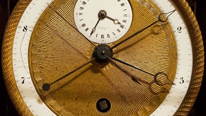 This decimal clock was made by Pierre Daniel Destigny in Rouen, France, between 1798 and 1805.
