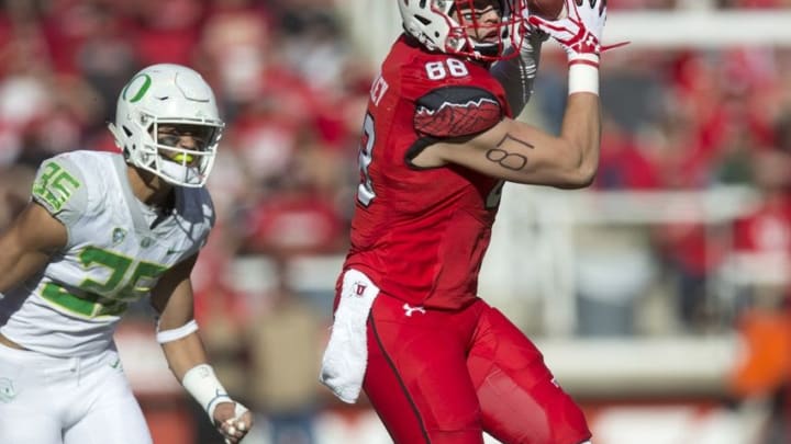 Nov 19, 2016; Salt Lake City, UT, USA; Utah Utes tight end Harrison Handley (88) makes a catch in front of Oregon Ducks linebacker Troy Dye (35) during the first half at Rice-Eccles Stadium. Mandatory Credit: Russ Isabella-USA TODAY Sports