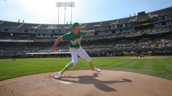 OAKLAND, CA – SEPTMEBER 23: Chris Bassitt #40 of the Oakland Athletics warms up from the mound before the game against the Seattle Mariners at RingCentral Coliseum on September 23, 2021 in Oakland, California. The Mariners defeated the Athletics 6-5. (Photo by Michael Zagaris/Oakland Athletics/Getty Images)