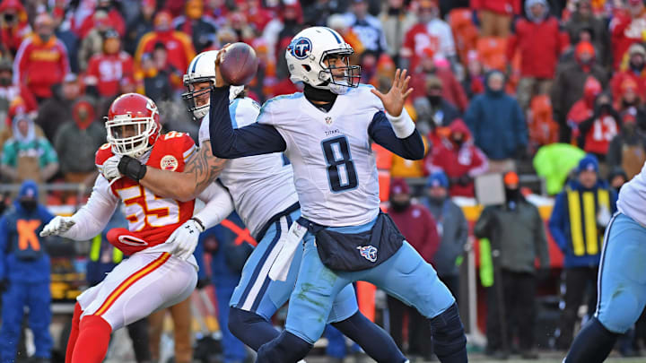 Quarterback Marcus Mariota #8 of the Tennessee Titans throws a pass against the Kansas City Chiefs (Photo by Peter G. Aiken/Getty Images)