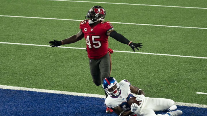 EAST RUTHERFORD, NEW JERSEY – NOVEMBER 02: Devin White #45 of the Tampa Bay Buccaneers defends as Dion Lewis #33 of the New York Giants makes a touchdown catch in the end zone during an NFL game on November 02, 2020, in East Rutherford, N.J. (Photo by Cooper Neill/Getty Images)