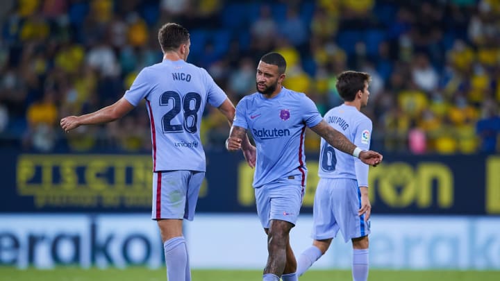 CADIZ, SPAIN – SEPTEMBER 23: Memphis Depay of FC Barcelona reacts during the La Liga Santander match between Cadiz CF and FC Barcelona at Estadio Nuevo Mirandilla on September 23, 2021 in Cadiz, Spain. (Photo by Fran Santiago/Getty Images)