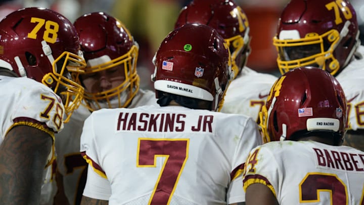 Dec 13, 2020; Glendale, Arizona, USA; Washington Football Team quarterback Dwayne Haskins (7) huddles teammates against the San Francisco 49ers during the second half at State Farm Stadium. Mandatory Credit: Joe Camporeale-USA TODAY Sports Dec 13, 2020; Glendale, Arizona, USA; Washington Football Team quarterback Dwayne Haskins (7) huddles teammates against the San Francisco 49ers during the second half at State Farm Stadium. Mandatory Credit: Joe Camporeale-USA TODAY Sports