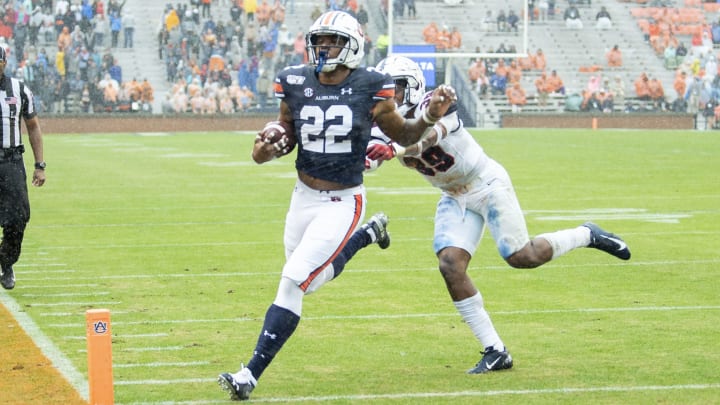 AUBURN, AL – NOVEMBER 23: Running back Harold Joiner #22 of the Auburn Tigers runs the ball in for a touchdown in front of linebacker Trimarcus Cheeks #39 of the Samford Bulldogs during the second quarter at Jordan-Hare Stadium on November 23, 2019 in Auburn, AL. (Photo by Michael Chang/Getty Images)
