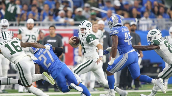 DETROIT, MI - SEPTEMBER 10: New York Jets quarterback Sam Darnold (14) runs with the ball during a regular season game between the New York Jets and the Detroit Lions on September 10, 2018 at Ford Field in Detroit, Michigan. New York defeated Detroit 48-17. (Photo by Scott W. Grau/Icon Sportswire via Getty Images)
