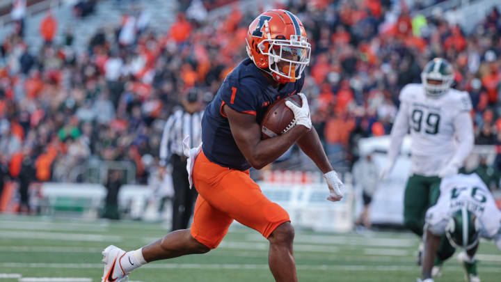 CHAMPAIGN, IL – NOVEMBER 05: Isaiah Williams #1 of the Illinois Fighting Illini runs for a touchdown during the second half against the Michigan State Spartans at Memorial Stadium on November 5, 2022 in Champaign, Illinois. (Photo by Michael Hickey/Getty Images)