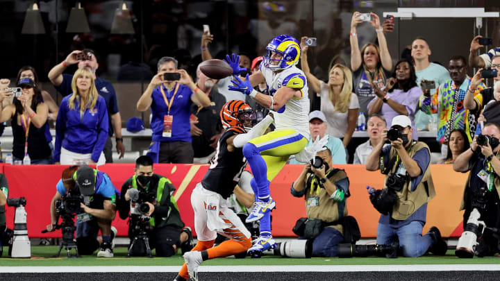 INGLEWOOD, CALIFORNIA – FEBRUARY 13: Cooper Kupp #10 of the Los Angeles Rams makes a touchdown catch over Eli Apple #20 of the Cincinnati Bengals during Super Bowl LVI at SoFi Stadium on February 13, 2022 in Inglewood, California. (Photo by Andy Lyons/Getty Images)